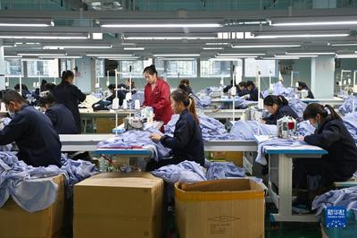 甘肃通渭:东西协作推动服装产业集群发展